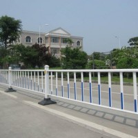 市政護欄加厚道路中央隔離防護欄城市交通防撞欄桿景區(qū)分流隔離欄