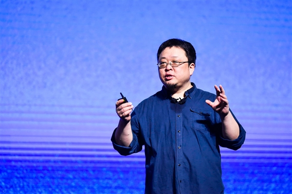 投資人鄭剛炮轟羅永浩：自己作 拖死錘子,！不懂感恩