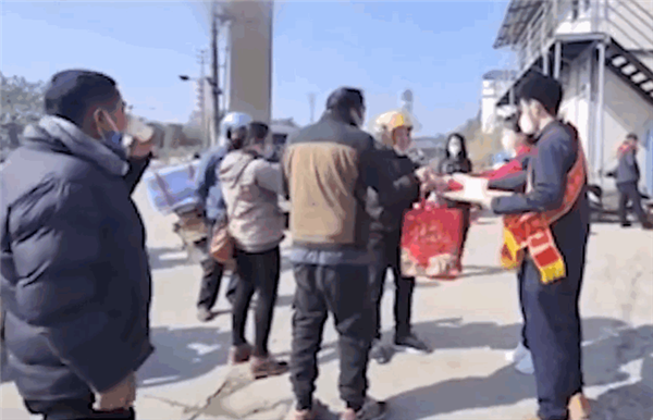 摩托大軍春運(yùn)啟程返鄉(xiāng)！老司機(jī)：400公里路程 8小時(shí)可以跑完