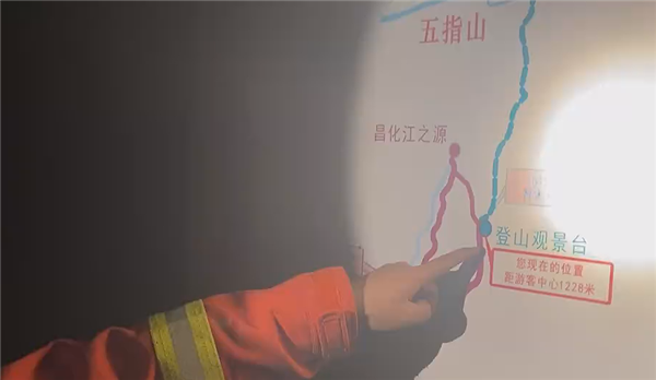 家長帶三胞胎爬五指山 三大三小全被困：21小時才救出來