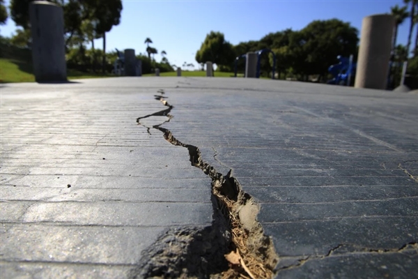 強(qiáng)震已致超7700人遇難,！土耳其地震背后的人禍 建筑不達(dá)標(biāo)、豆腐渣工程多