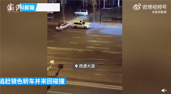 成都街頭越野車來回追撞小轎車 現(xiàn)場視頻太火爆：官方回應(yīng)