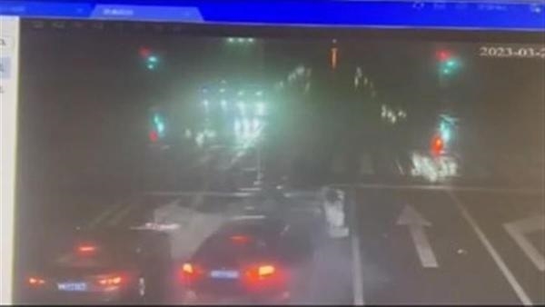 寶馬狂奔追尾等紅燈奧迪致傷亡 知情人發(fā)聲：奧迪車主及同伴遇難