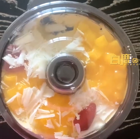 女子買蛋糕遇“空心包裝刺客”：神似銅火鍋被網(wǎng)友吐槽